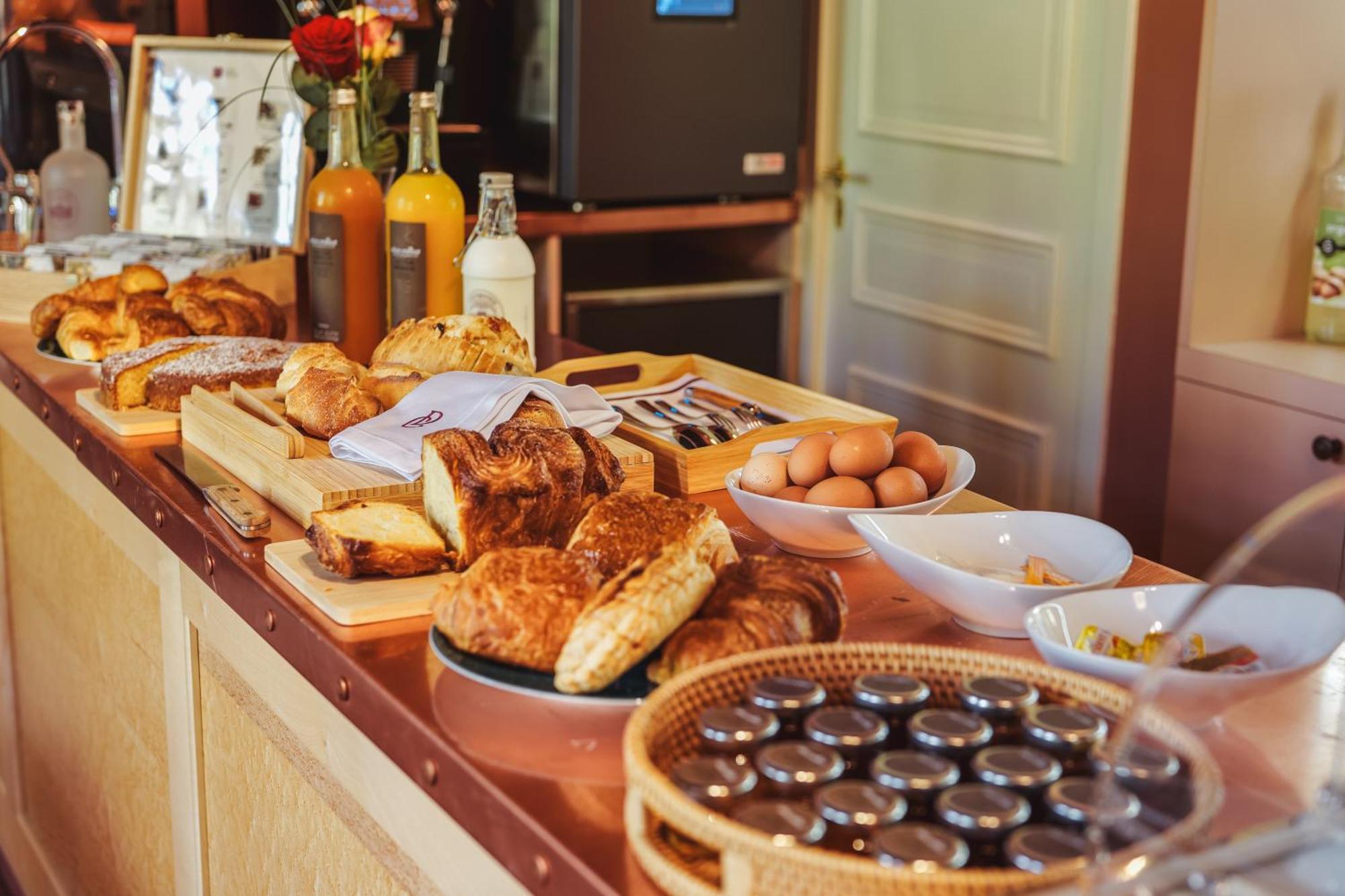 Hotel 4 Etoiles Chateau - Domaine De Coeurmandie Beny-sur-Mer المظهر الخارجي الصورة
